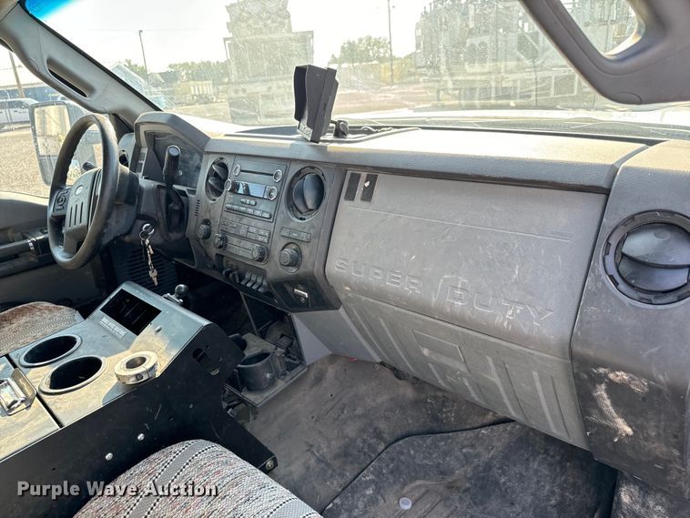 image for item MV9036 2016 Ford F550 Crew Cab flatbed truck