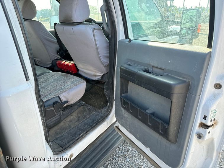 image for item MV9036 2016 Ford F550 Crew Cab flatbed truck