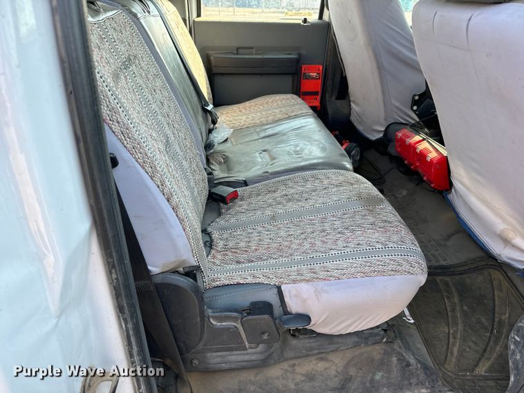 image for item MV9036 2016 Ford F550 Crew Cab flatbed truck