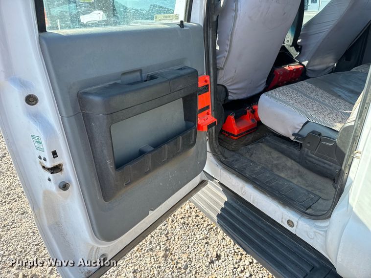 image for item MV9036 2016 Ford F550 Crew Cab flatbed truck