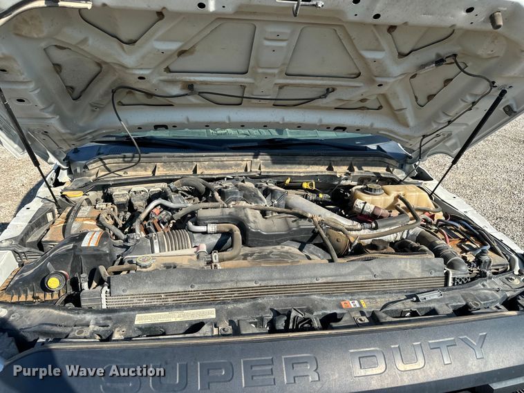 image for item MV9036 2016 Ford F550 Crew Cab flatbed truck