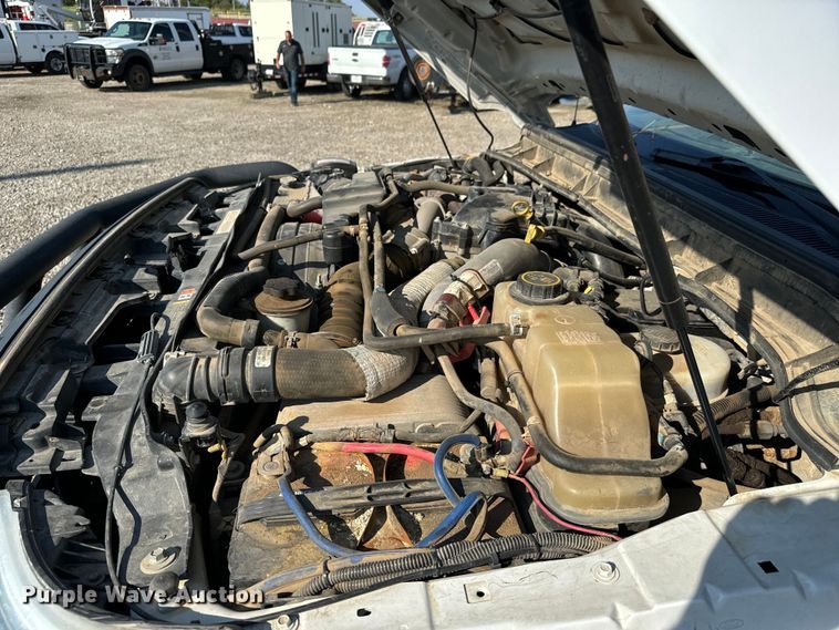 image for item MV9036 2016 Ford F550 Crew Cab flatbed truck