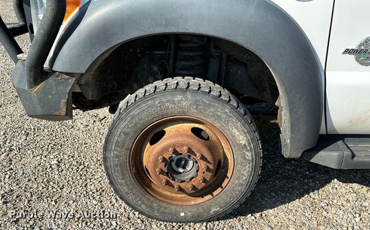 image for item MV9036 2016 Ford F550 Crew Cab flatbed truck