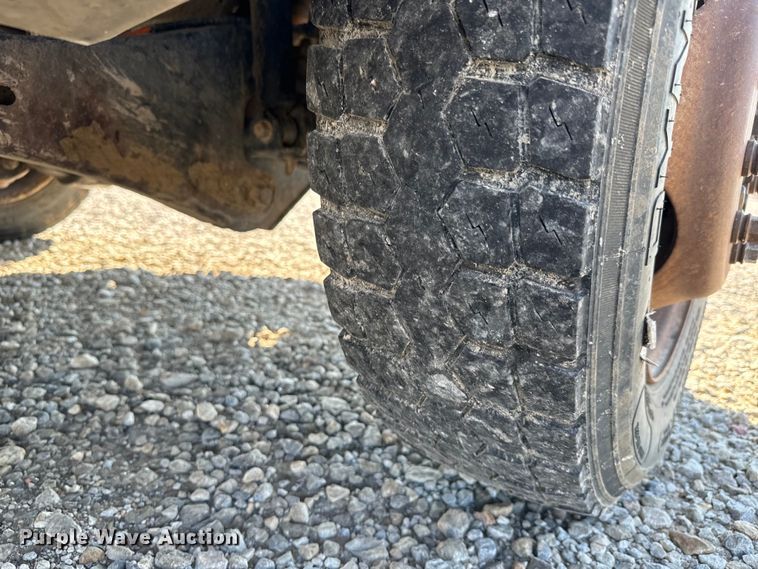 image for item MV9036 2016 Ford F550 Crew Cab flatbed truck