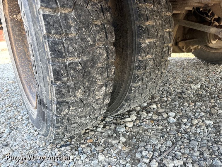 image for item MV9036 2016 Ford F550 Crew Cab flatbed truck