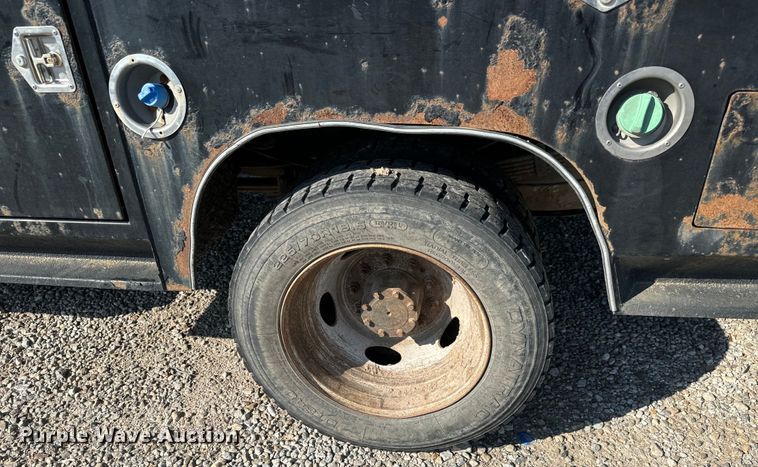 image for item MV9036 2016 Ford F550 Crew Cab flatbed truck