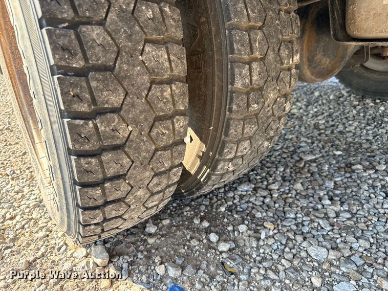 image for item MV9036 2016 Ford F550 Crew Cab flatbed truck