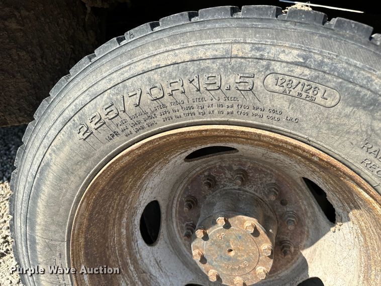 image for item MV9036 2016 Ford F550 Crew Cab flatbed truck