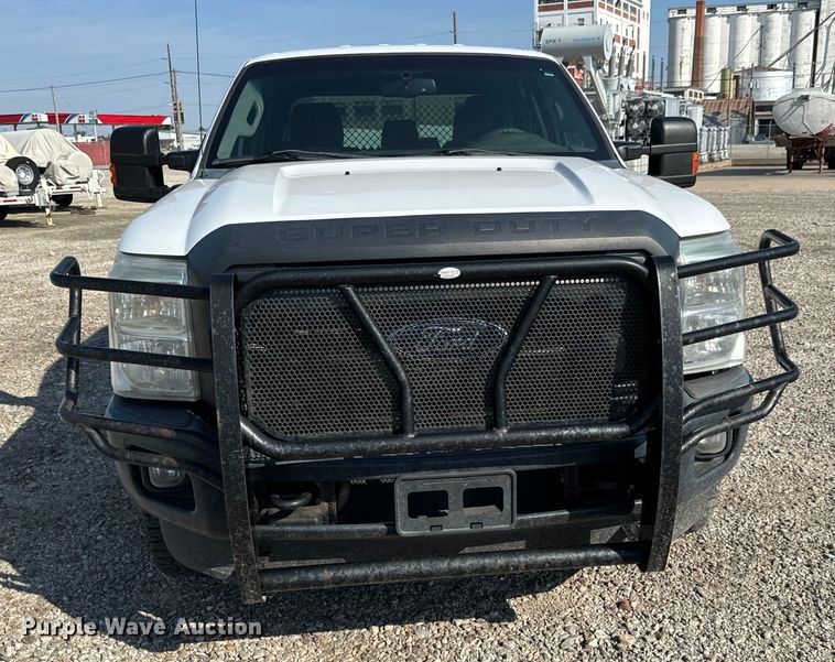 image for item MV9037 2015 Ford F250 Super Duty Crew Cab utility bed pickup truck