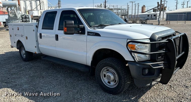 image for item MV9037 2015 Ford F250 Super Duty Crew Cab utility bed pickup truck