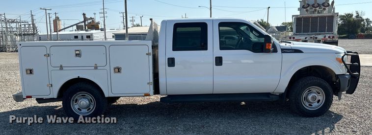 image for item MV9037 2015 Ford F250 Super Duty Crew Cab utility bed pickup truck