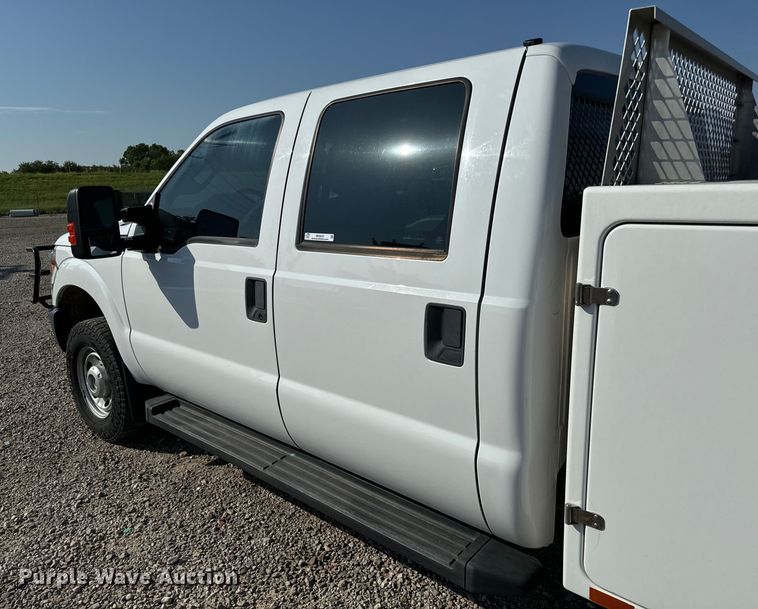 image for item MV9037 2015 Ford F250 Super Duty Crew Cab utility bed pickup truck