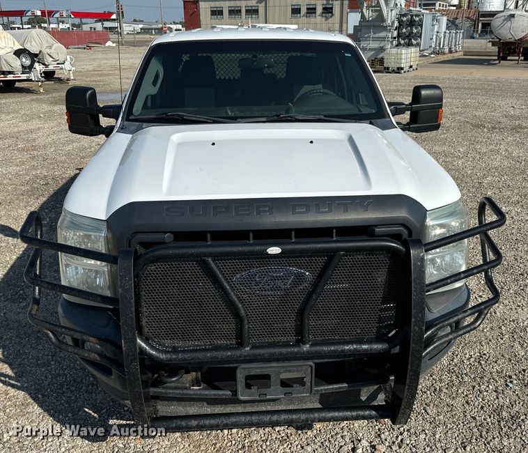 image for item MV9037 2015 Ford F250 Super Duty Crew Cab utility bed pickup truck