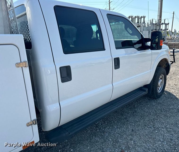 image for item MV9037 2015 Ford F250 Super Duty Crew Cab utility bed pickup truck