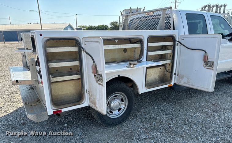 image for item MV9037 2015 Ford F250 Super Duty Crew Cab utility bed pickup truck