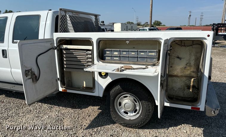 image for item MV9037 2015 Ford F250 Super Duty Crew Cab utility bed pickup truck