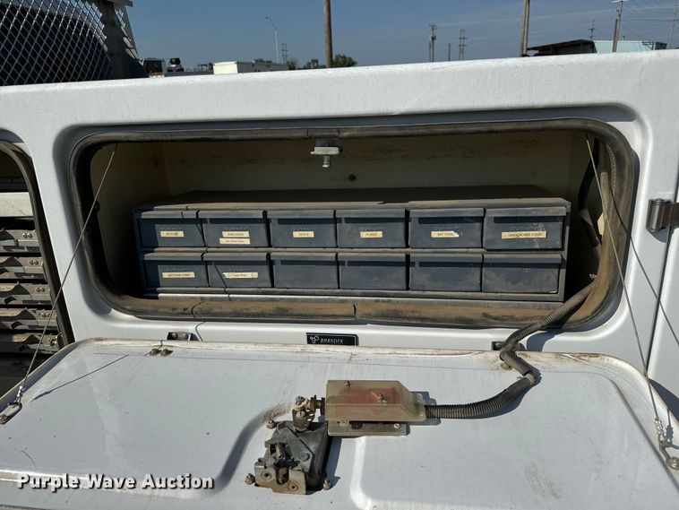 image for item MV9037 2015 Ford F250 Super Duty Crew Cab utility bed pickup truck