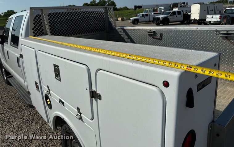 image for item MV9037 2015 Ford F250 Super Duty Crew Cab utility bed pickup truck