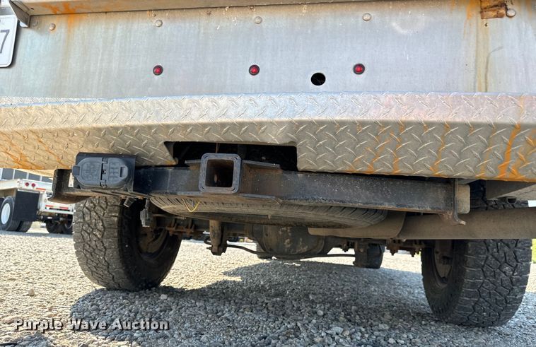 image for item MV9037 2015 Ford F250 Super Duty Crew Cab utility bed pickup truck