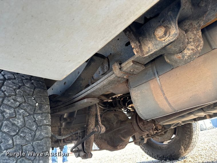 image for item MV9037 2015 Ford F250 Super Duty Crew Cab utility bed pickup truck