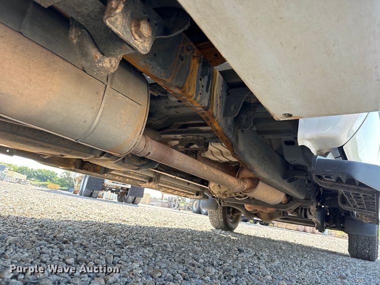 image for item MV9037 2015 Ford F250 Super Duty Crew Cab utility bed pickup truck