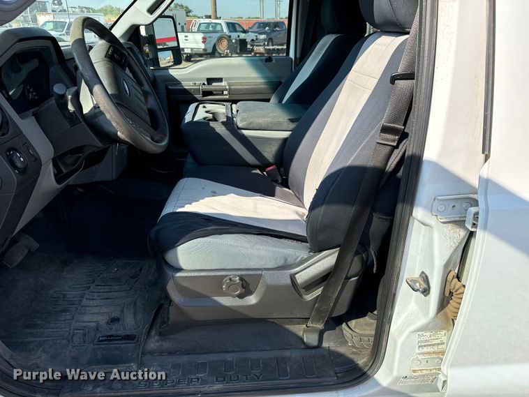 image for item MV9037 2015 Ford F250 Super Duty Crew Cab utility bed pickup truck