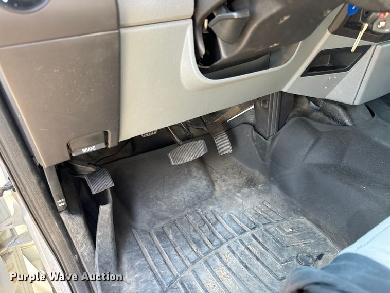 image for item MV9037 2015 Ford F250 Super Duty Crew Cab utility bed pickup truck