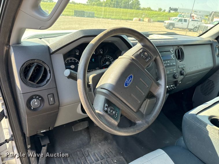 image for item MV9037 2015 Ford F250 Super Duty Crew Cab utility bed pickup truck