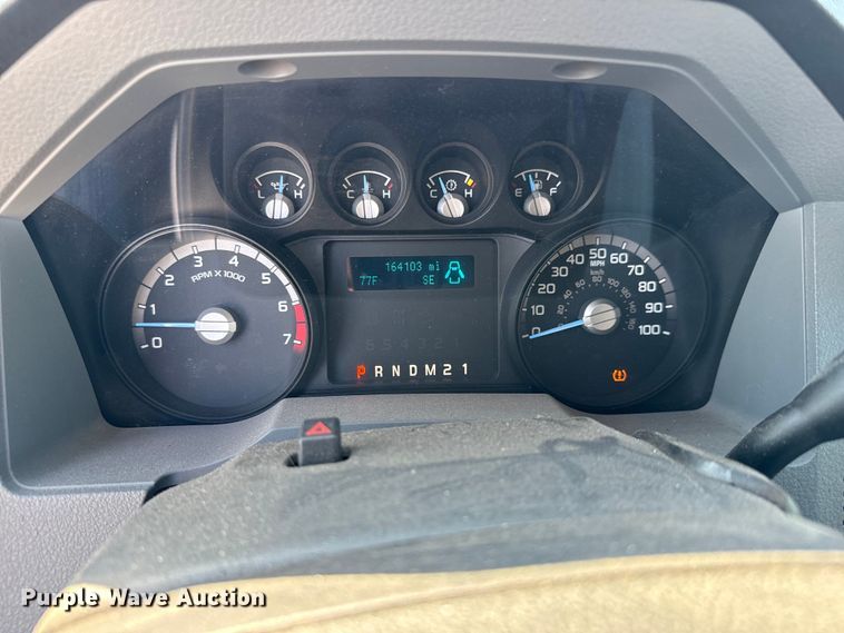 image for item MV9037 2015 Ford F250 Super Duty Crew Cab utility bed pickup truck