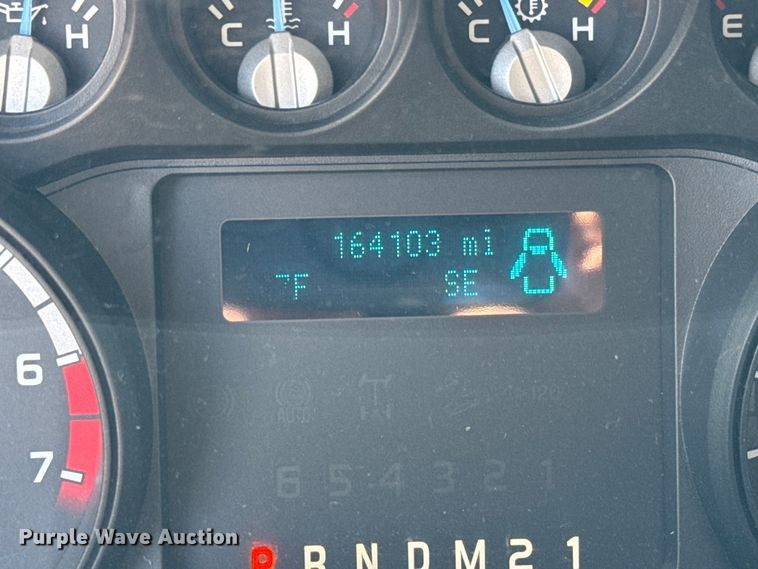 image for item MV9037 2015 Ford F250 Super Duty Crew Cab utility bed pickup truck