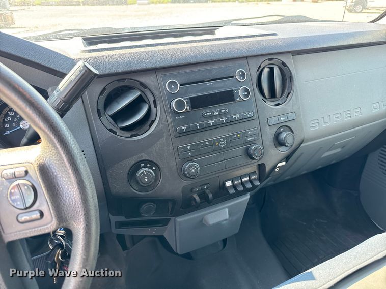 image for item MV9037 2015 Ford F250 Super Duty Crew Cab utility bed pickup truck