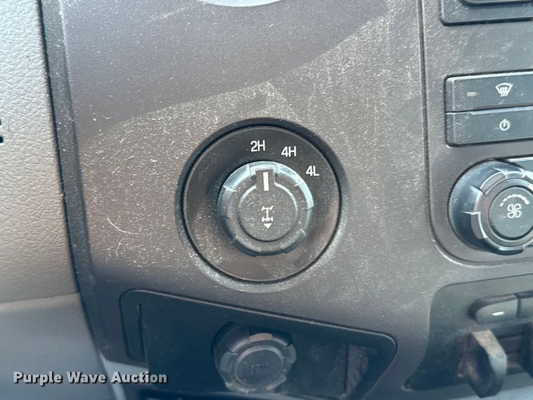 image for item MV9037 2015 Ford F250 Super Duty Crew Cab utility bed pickup truck