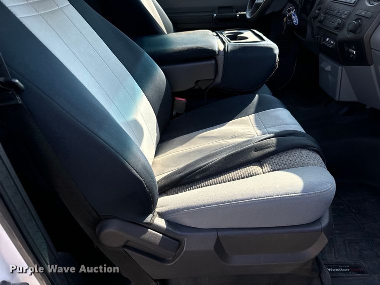 image for item MV9037 2015 Ford F250 Super Duty Crew Cab utility bed pickup truck