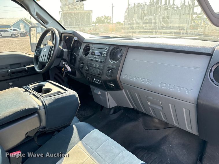 image for item MV9037 2015 Ford F250 Super Duty Crew Cab utility bed pickup truck