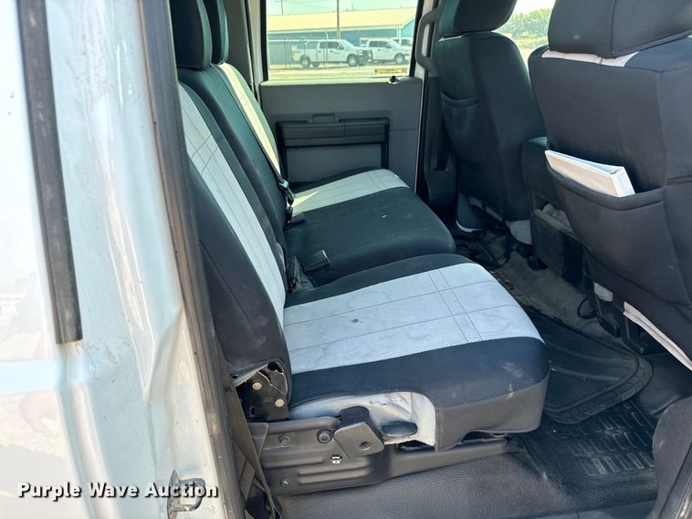 image for item MV9037 2015 Ford F250 Super Duty Crew Cab utility bed pickup truck