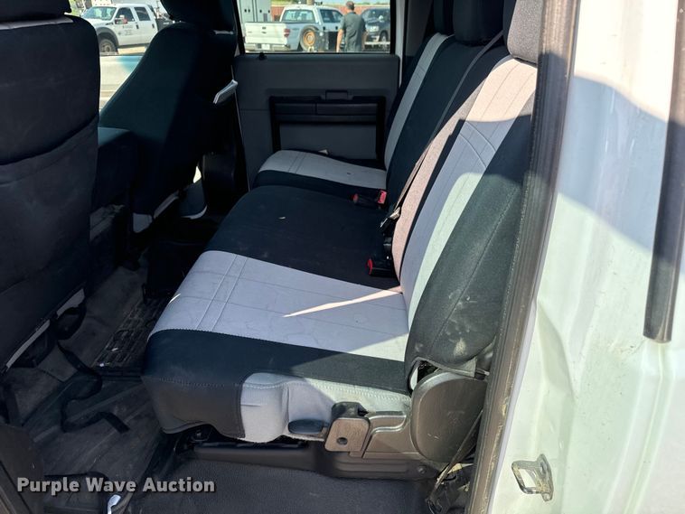 image for item MV9037 2015 Ford F250 Super Duty Crew Cab utility bed pickup truck