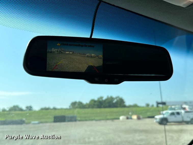 image for item MV9037 2015 Ford F250 Super Duty Crew Cab utility bed pickup truck