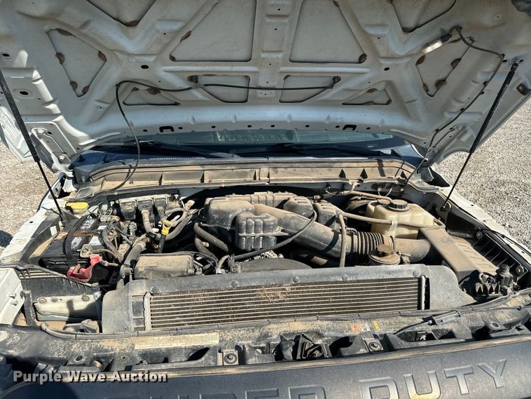 image for item MV9037 2015 Ford F250 Super Duty Crew Cab utility bed pickup truck