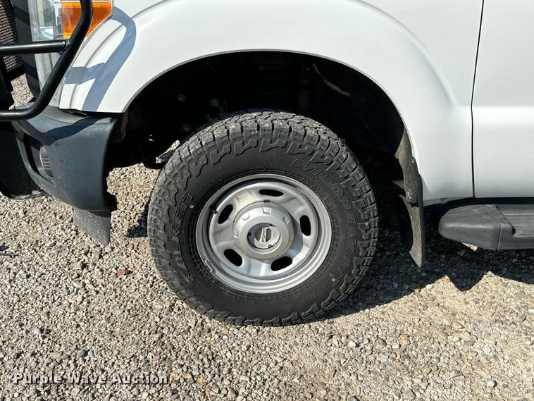 image for item MV9037 2015 Ford F250 Super Duty Crew Cab utility bed pickup truck