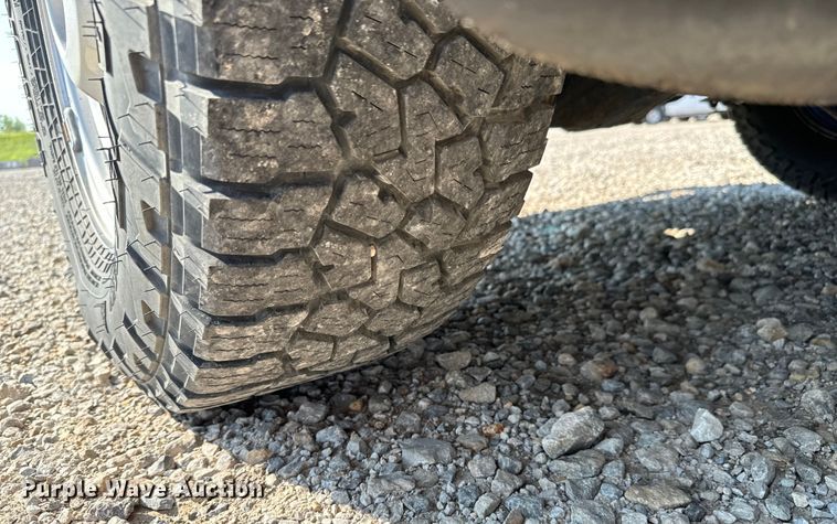 image for item MV9037 2015 Ford F250 Super Duty Crew Cab utility bed pickup truck