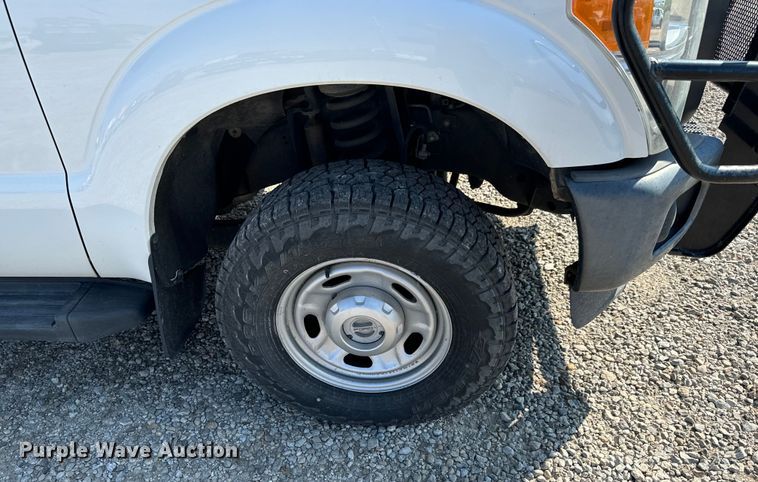 image for item MV9037 2015 Ford F250 Super Duty Crew Cab utility bed pickup truck