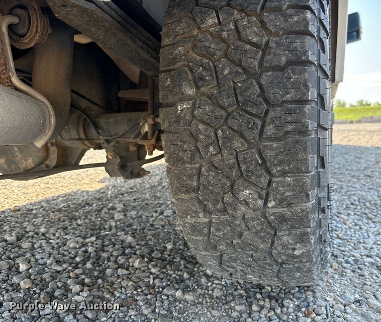 image for item MV9037 2015 Ford F250 Super Duty Crew Cab utility bed pickup truck