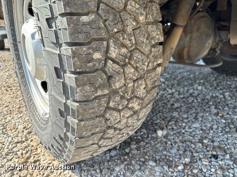 image for item MV9037 2015 Ford F250 Super Duty Crew Cab utility bed pickup truck