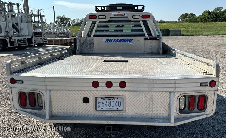 image for item MV9038 2013 Ford F450 Super Duty Crew Cab flatbed truck