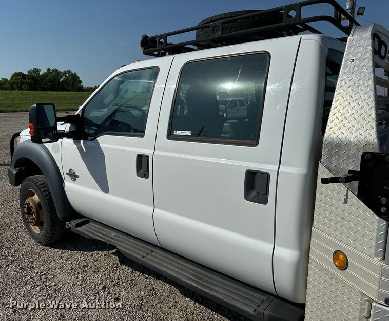 image for item MV9038 2013 Ford F450 Super Duty Crew Cab flatbed truck