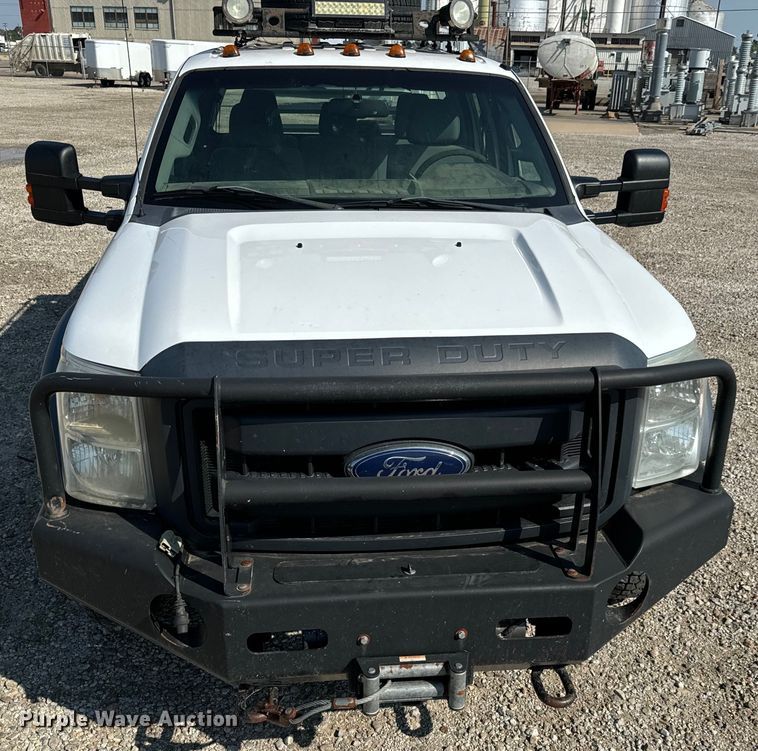 image for item MV9038 2013 Ford F450 Super Duty Crew Cab flatbed truck