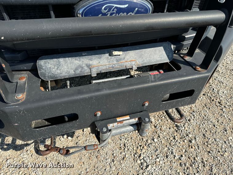 image for item MV9038 2013 Ford F450 Super Duty Crew Cab flatbed truck