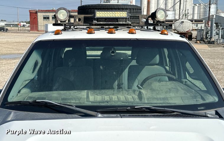 image for item MV9038 2013 Ford F450 Super Duty Crew Cab flatbed truck