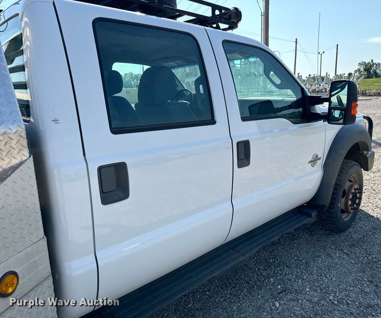 image for item MV9038 2013 Ford F450 Super Duty Crew Cab flatbed truck