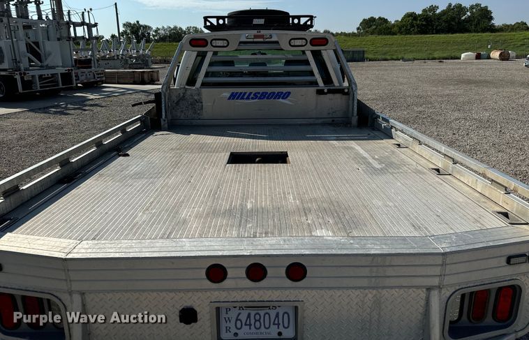 image for item MV9038 2013 Ford F450 Super Duty Crew Cab flatbed truck